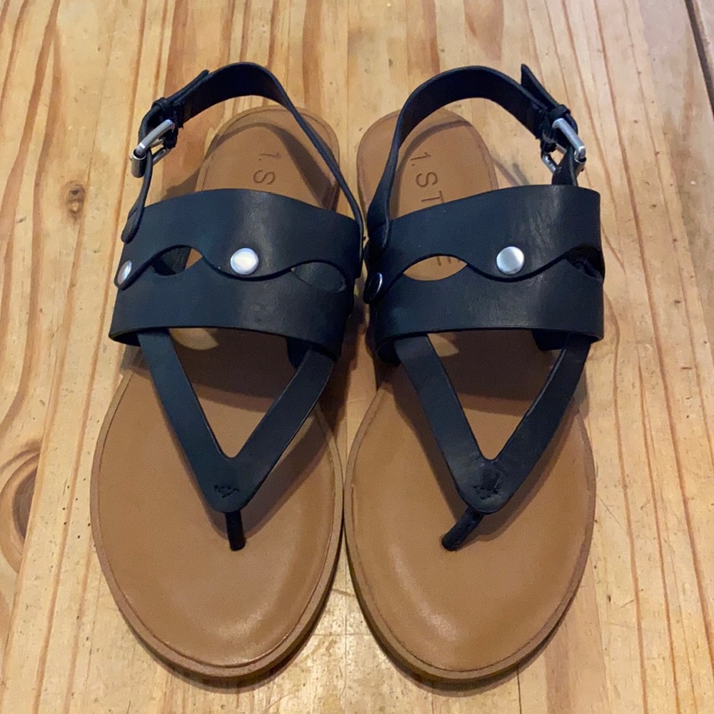 1. State black sandals